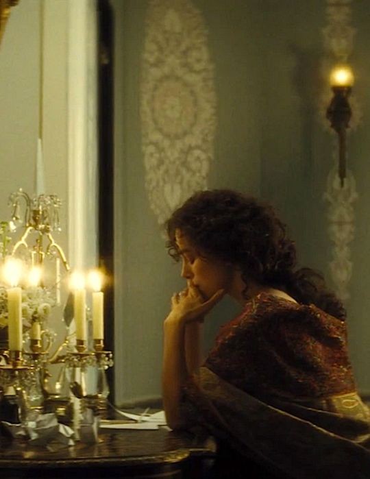 أنا مدينة  لكل الأنذال، 
ممتنة جداً، للألم 
الشرور ألهمتني أكثر من الفضائل 
لولاكم و لولا الأذى 
لما أصبحت بكل هذه الحكمة 

#سناء_فنوش