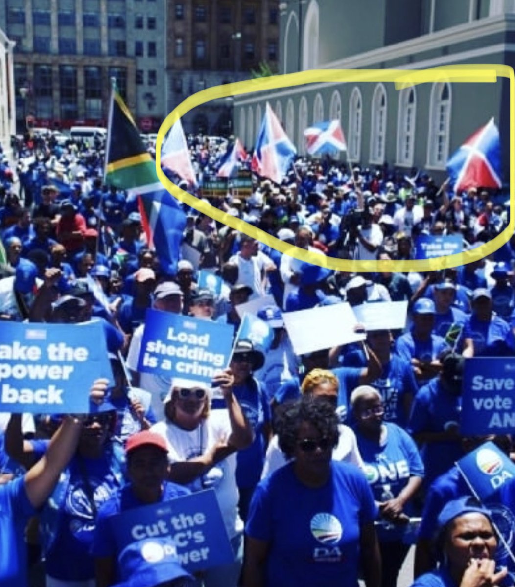 Graham7Charters's tweet photo. Ask yourself why the racist and segregationist Cape Independence Party was both welcomed - and felt welcome at - the DA’s march yesterday. Flags flying high. 

Is it astroturfing for the DA? https://t.co/b1uwxgPM5N