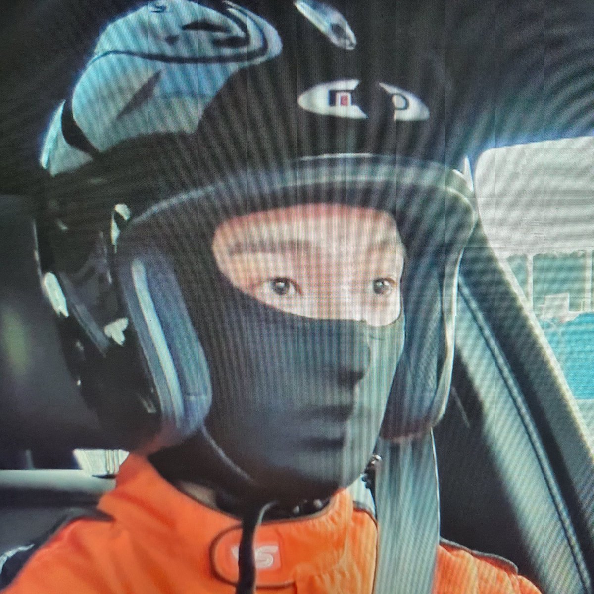 DK_tmi's tweet photo. 204. 마스크(?)를 쓰는 의미가 없는 것 같은 도겸이.
(워낙 이목구비가 뚜렷해서..)
#도겸 #세븐틴 https://t.co/YSiLKCNATV