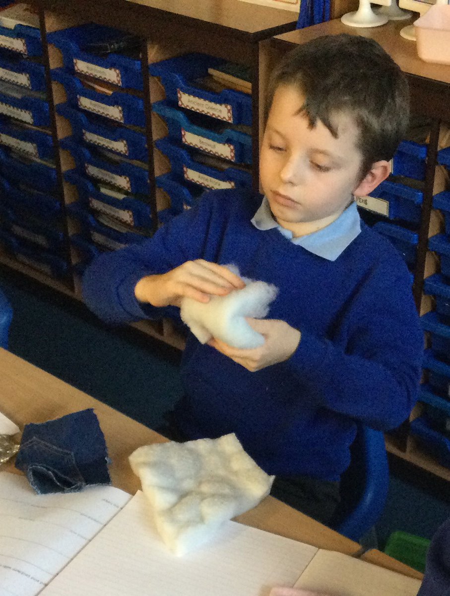 LSTClass09's tweet photo. What materials are best at muffling sound? We used the results of our investigation to design and make ear defenders 🎧👂🏻 #STPSScience #sound https://t.co/pWEOTICsWY