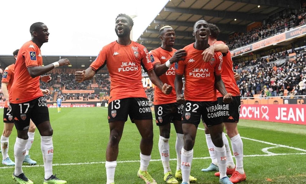 MercatoPlein's tweet photo. 🔴 Le FC Lorient demande 80M€ + un hélicoptère de combat à L'OGCNICE pour laisser partir Terem Moffi.

#ogcnice #moffi #issanissa https://t.co/eDKP7BYbWK
