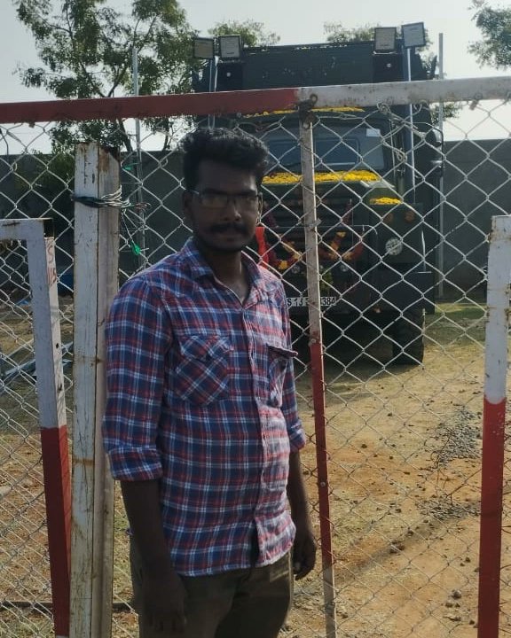 THEWARRIORSJ's tweet photo. వారహి....తో వస్తున్నాం ఏ నా కొడుకు వచ్చి ఆపుతాడో చూస్తాం....

మనల్ని ఎవడ్రా ఆపేది....

#JanaSenaparty #JanasenaVarahi #JanaSena #VarahiReadyForElectionBattle #VarahiElectionBattle #ShareefJanasenaSJ https://t.co/kF48qBGUQh