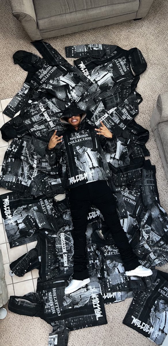 JuTahn's tweet image. Just dropped some 🔥 hoodies with my new brand “Millions Collection”! Don’t take much to like &amp;amp; share, appreciate yal! Come shop🤘🏾
Millionscol.com