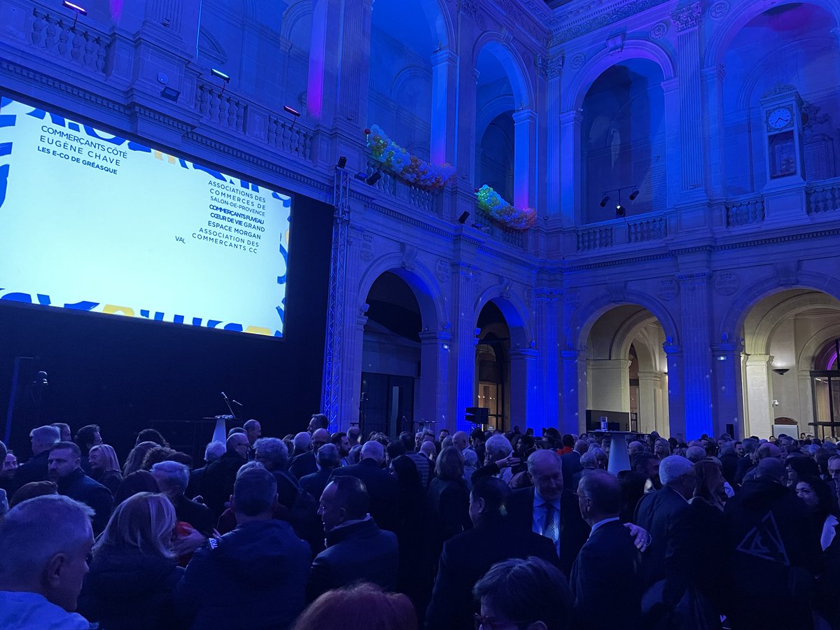 CCI_AMP's tweet photo. [#TousActeurs] Une belle soirée qui a permis de mettre en lumière des défis majeurs et de réunir les forces vives économiques de notre territoire. Merci aux + de 800 entreprises présentes ce soir merci @ecrimed pour ton engagement et bonne année 2023 🤝👏 #ensemble @chauvinjl https://t.co/9Ip9k8cOcg