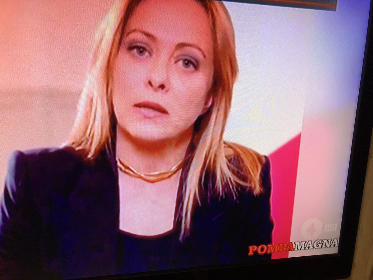 petronillarusso's tweet photo. @BlobRai3 #pompamagna il pugno di ferro di madame la sciantosa #blob https://t.co/F68JrcMJQe
