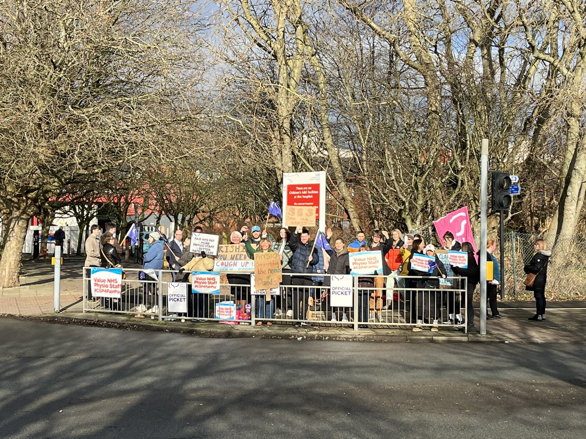 Kate_Baker_PT's tweet photo. Wow what a day @SONHStrust for our first day of @thecsp Strike. So overwhelmed by the strength of public support and so proud of all my colleagues! This government has got it so wrong @RishiSunak #CSP4FairPay https://t.co/JeHvE2MGJd