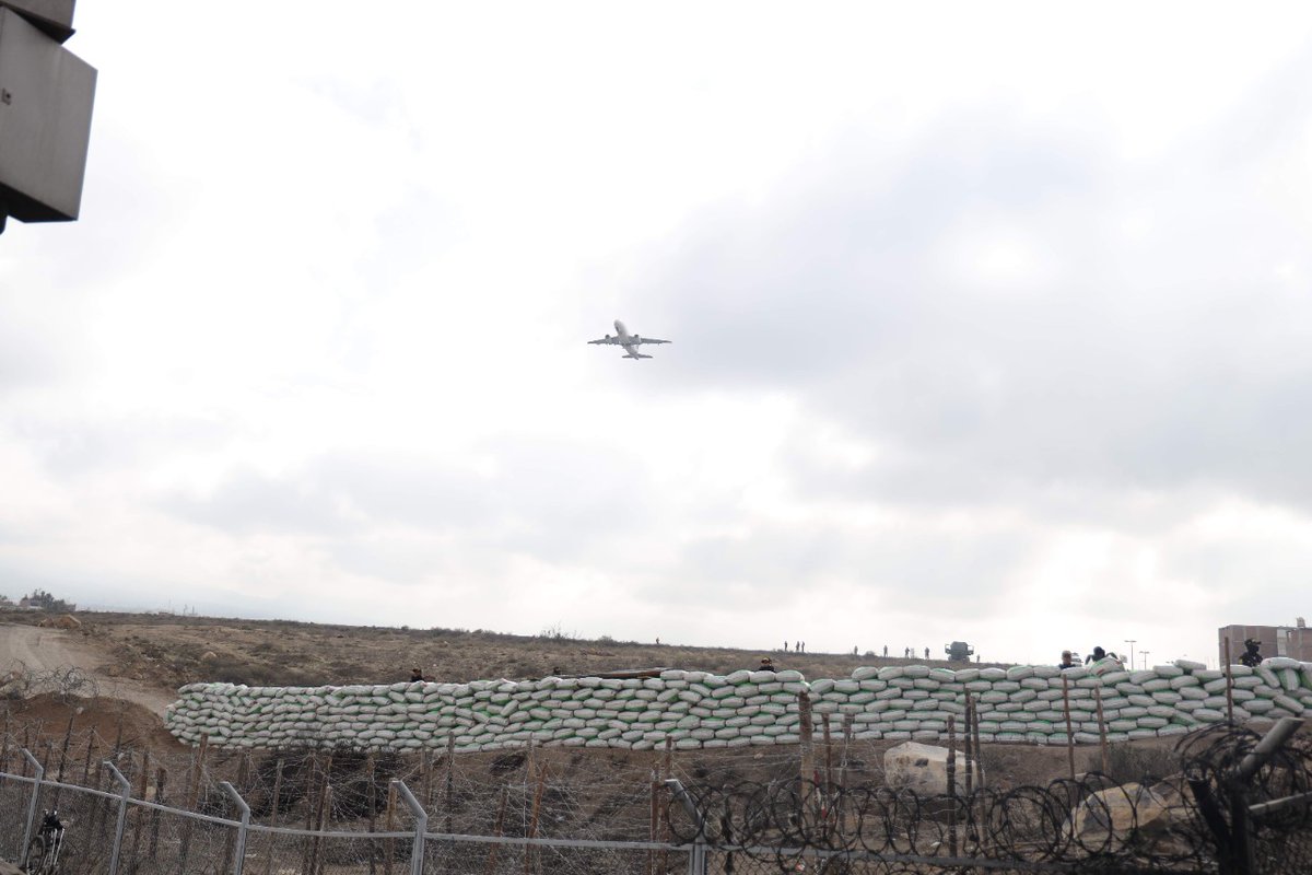 ElPepeAqp's tweet photo. Aeropuerto de Arequipa retomó sus operaciones esta mañana, luego de haberlas suspendido debido a las protestas. 

Fotos. Diego Ramos https://t.co/arkGwzasHs