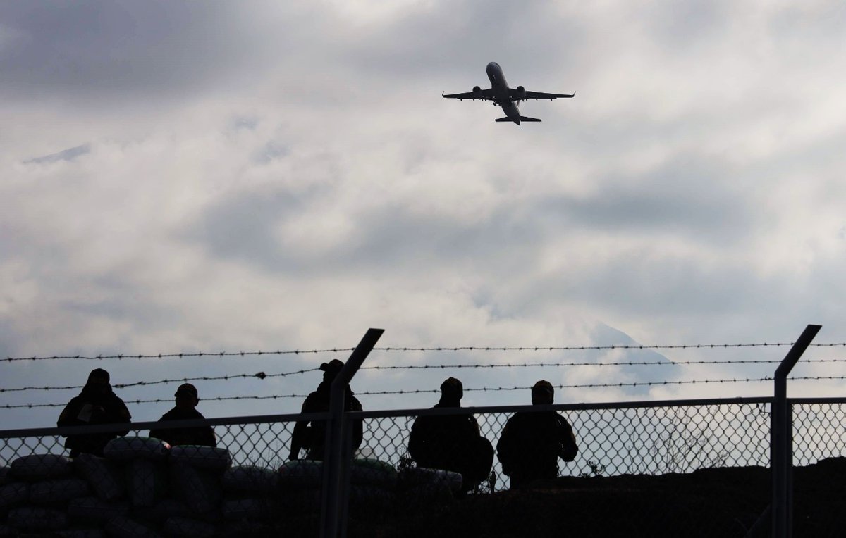 ElPepeAqp's tweet photo. Aeropuerto de Arequipa retomó sus operaciones esta mañana, luego de haberlas suspendido debido a las protestas. 

Fotos. Diego Ramos https://t.co/arkGwzasHs