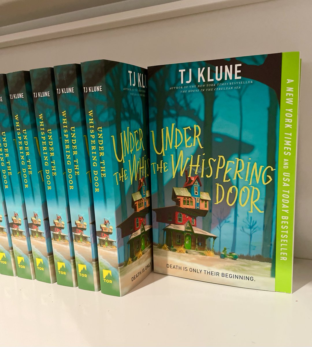 Happy Friday, y'all! It's time for our weekly #sweepstakes and today, we're giving YOU the chance to win a paperback copy of #UndertheWhisperingDoor by @tjklune! Just follow us, then like and retweet this post to enter 🌈

#WhisperingSweeps