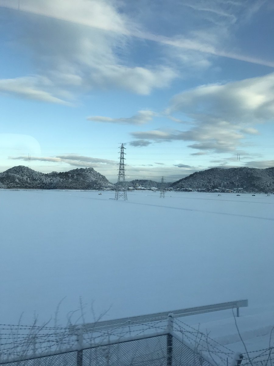syuhei201284's tweet photo. もう無理して雪国にいくのはやめよう https://t.co/71DcaG8pYM