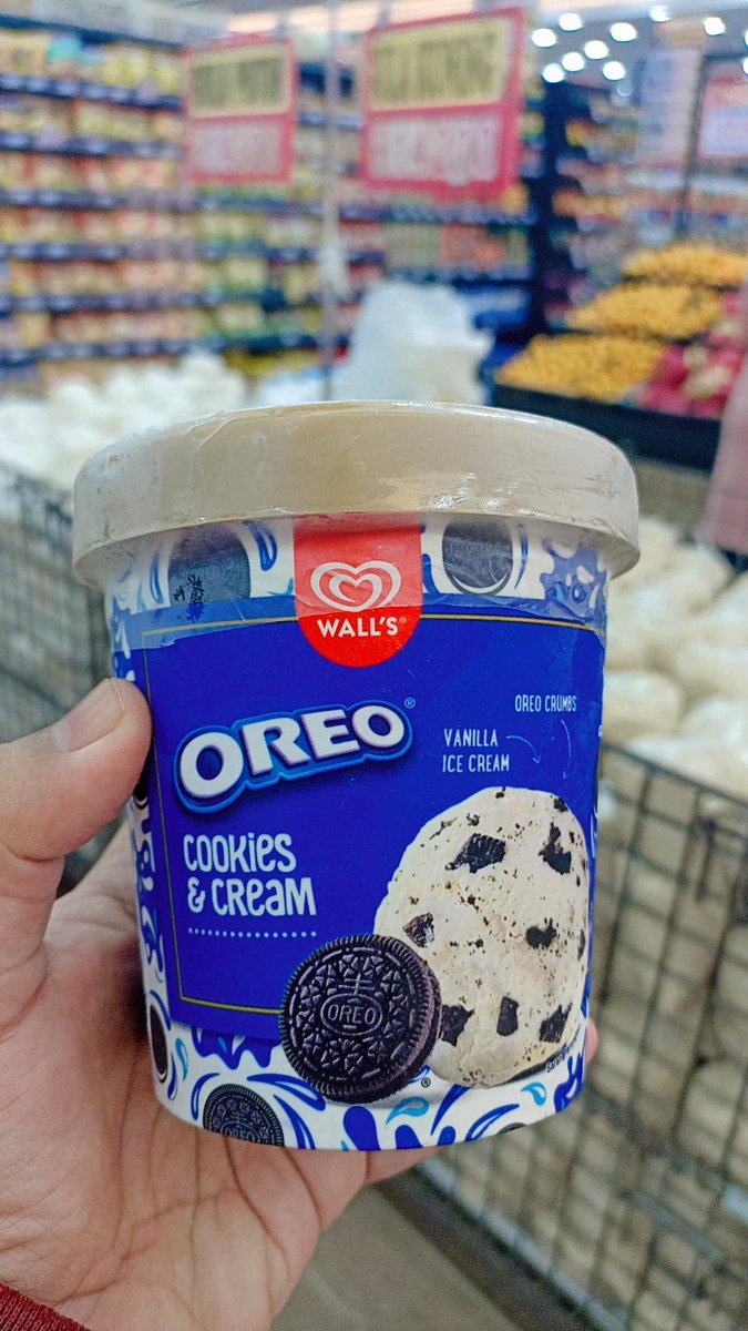 ChrisSitorus's tweet photo. Es krim nya teramat sopan masuk ke mulut bumil. Wkwkwk.. Rating nya 9,5 / 10 🤭 https://t.co/gvGI9KkQqm