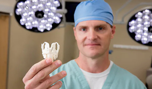 #MayoClinic has developed a 3D model of a #larynx, which makes it possible to restore function in people who have lost their voice box. Learn more about the Larynx and Trachea #Transplant Program at Mayo Clinic Arizona. 
mayocl.in/3kJFRl1