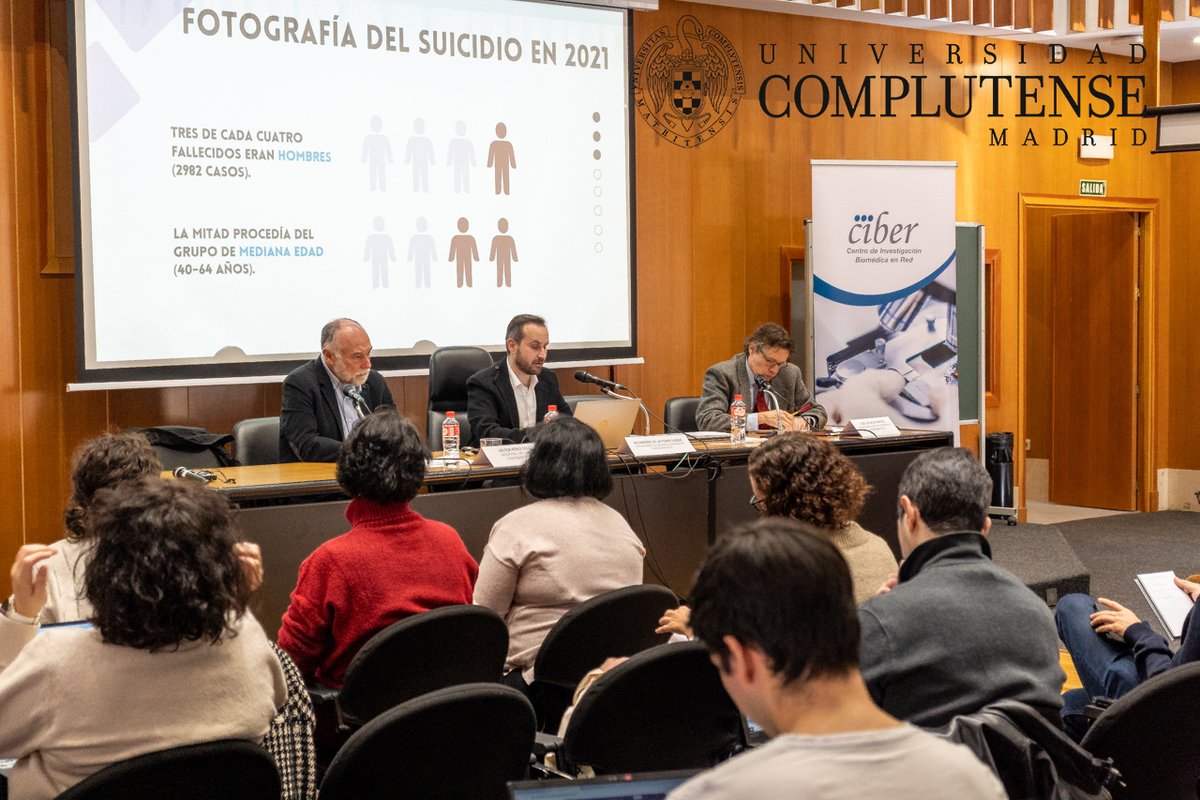 unicomplutense's tweet photo. 11 personas fallecieron al día por #suicidio en #España en 2021, de las cuales 3 de cada 4 fueron hombres, según el Informe Evolución del Suicidio en España de 2000-2021 presentado por investigadores hoy en #LaComplutense
Info: https://t.co/kocMylnxKW
#SaludMental https://t.co/wZlgNSWDiX