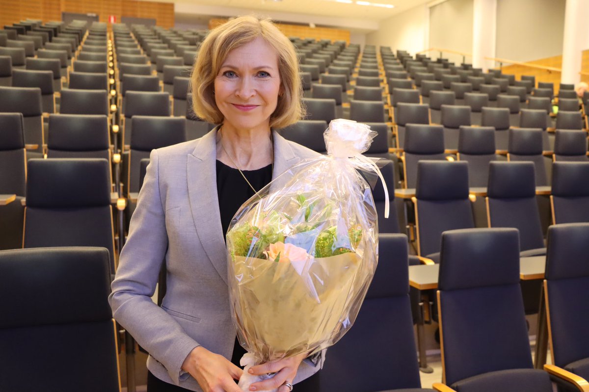 AnnePortaankorv's tweet photo. Hieno @HelsinkiUniMed vuosipäivä - lääketieteellisen tiedekunnan vuoden 2023 alumniksi valittiin Leena Niemistö. Suuret onnittelut! @LNiemist @helsinkiuni https://t.co/SwkdWMmNAW