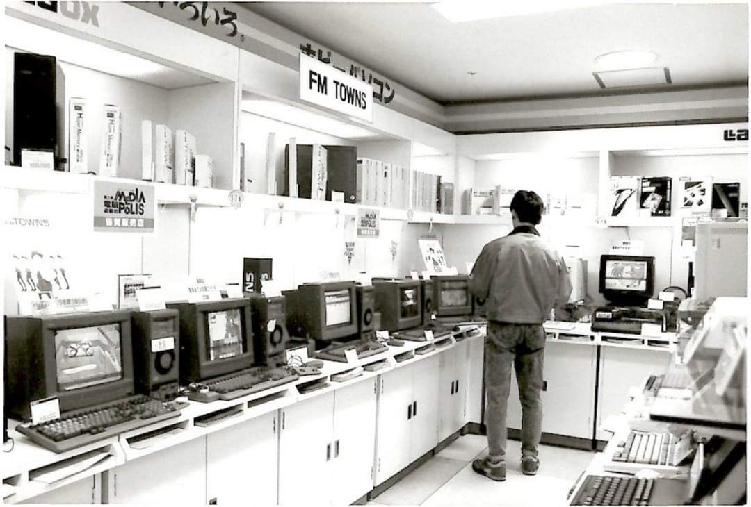 SCVCGGroup's tweet image. Store in the 90's selling FM Towns computers. #VintageComputers #FMtowns