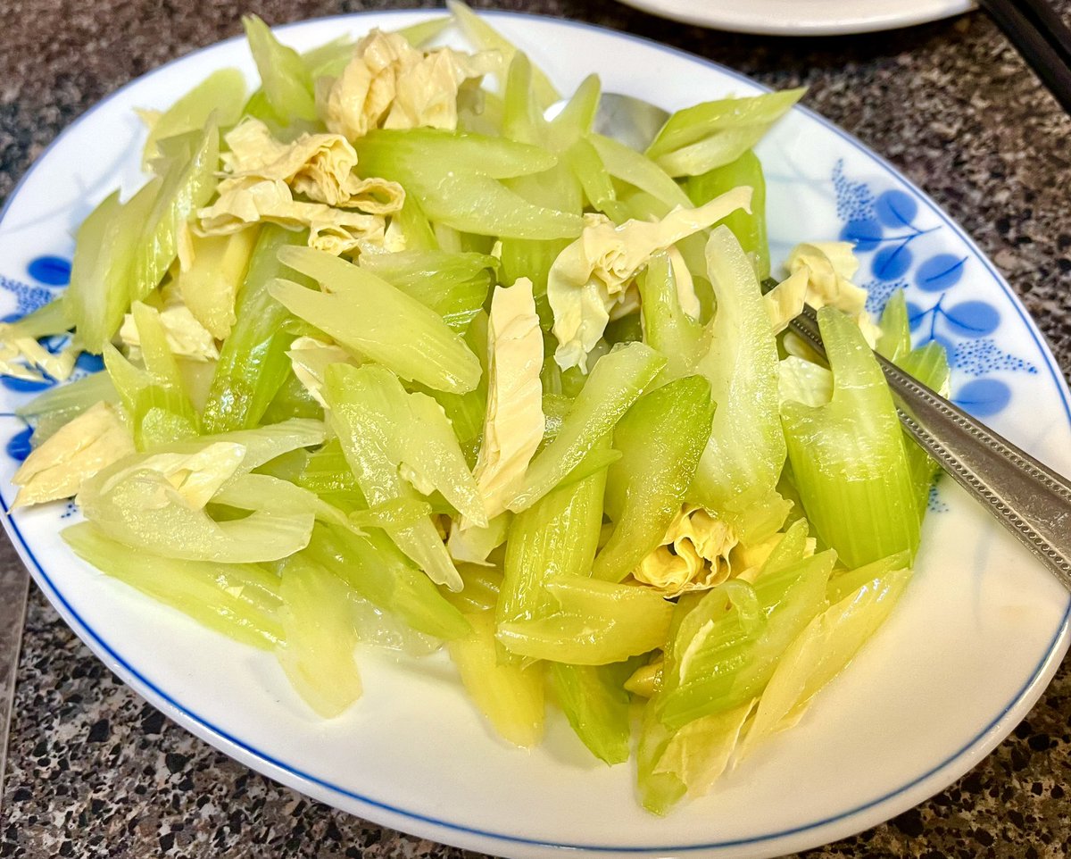 BuffaloFood's tweet photo. Four more dishes that Home Taste has but Peking Quick One lacks: Qishan minced pork soup with hand-pulled noodles (No. 19); assorted gluten salad (seitan, bamboo shoot, mushrooms, peanuts); celery + tofu-skin salad, fried salt &amp; pepper cod #ThisIsGuildWork https://t.co/RZrcGvQfFe https://t.co/Vw1uXF2AQR
