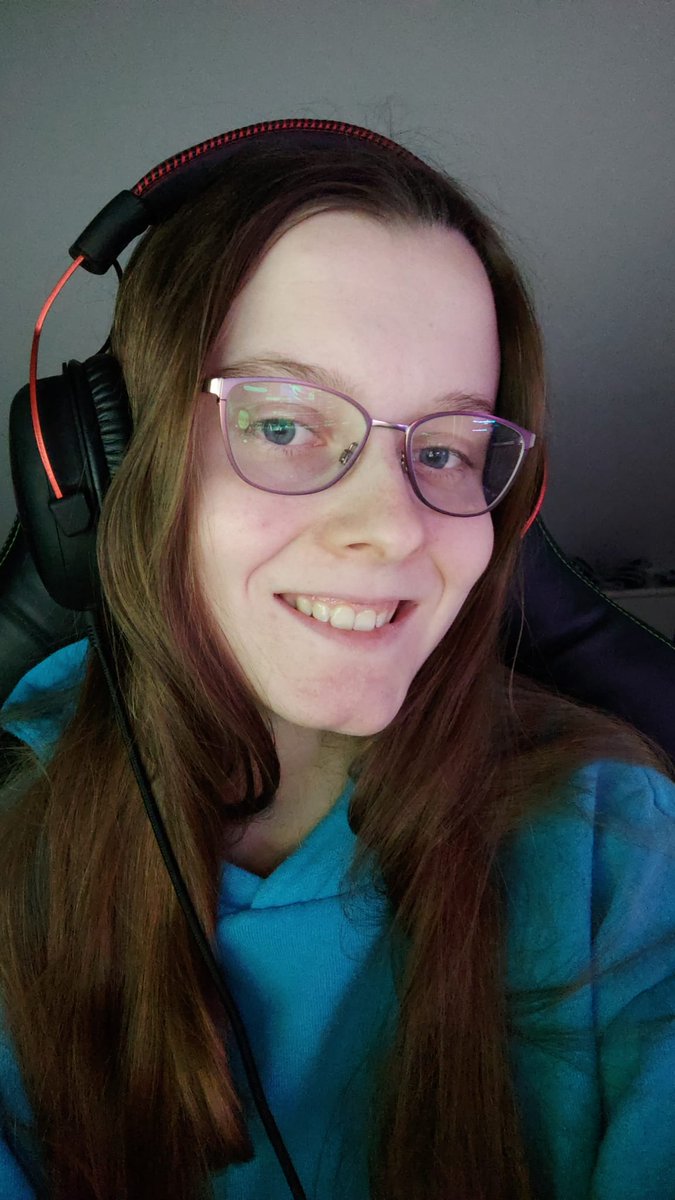 zUnverdient | Finja tweet media