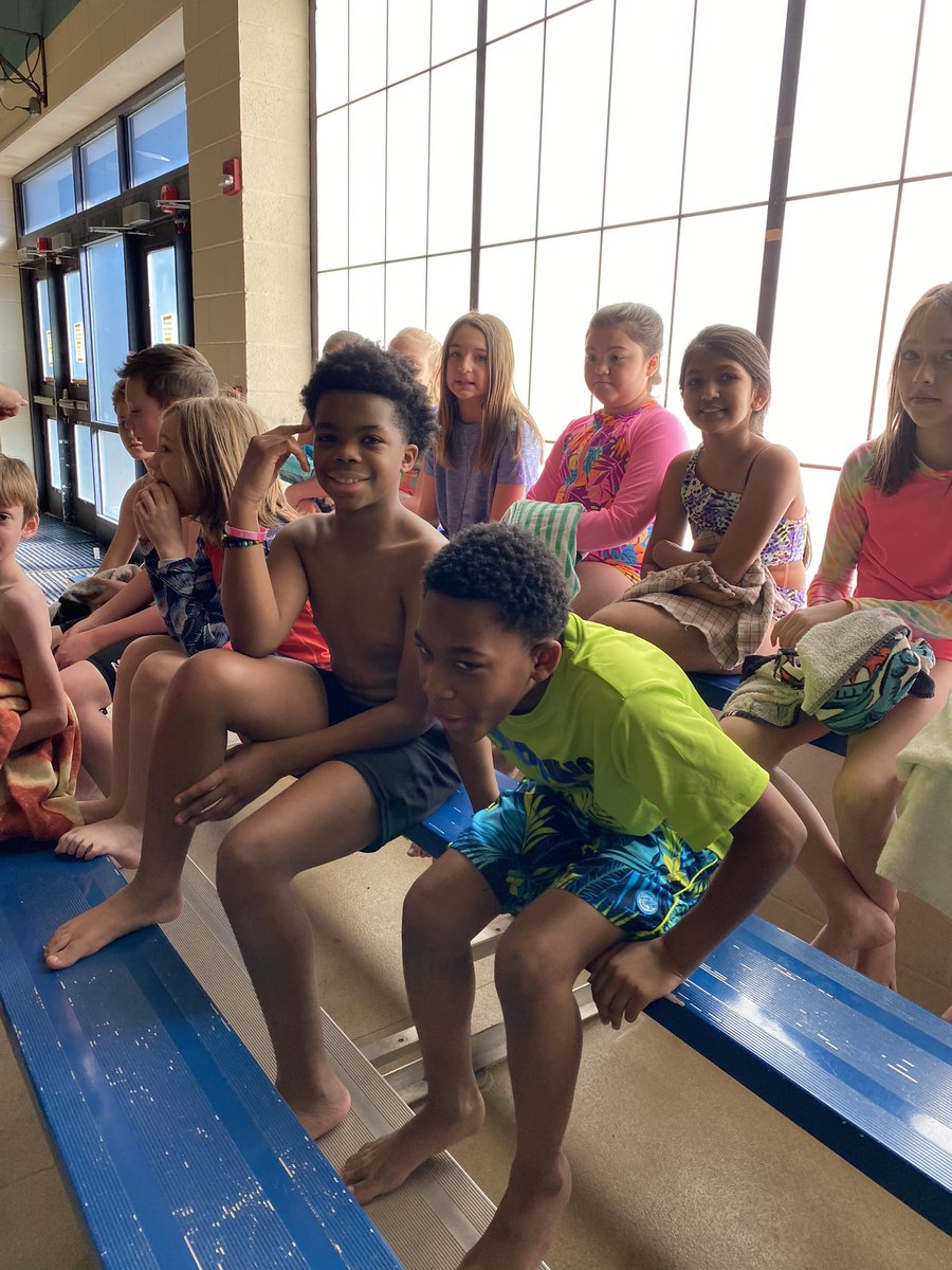 What an important lifesaving investment the partnership with the YMCA offers to the 4th graders @RockHillSchools! These @MtGallantElem Knights are loving this swim experience! #RockSolid