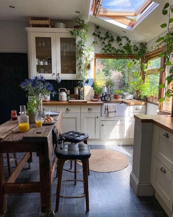 300moods's tweet photo. green kitchen 🌿🌻 https://t.co/6BrDH7e9dU