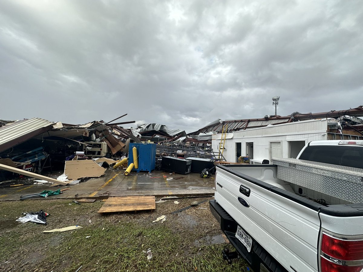 haleybro's tweet photo. This is my family’s shop in Pasadena, TX. Still can’t believe it. Thankfully everyone is ok. Praying for all affected. https://t.co/IBDFAOzFBO