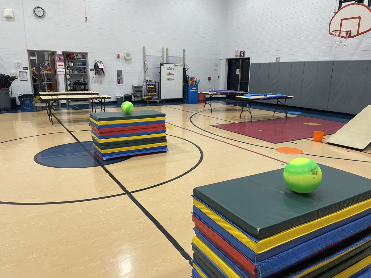 BoPhillips10's tweet photo. @D59SaltCreek is ready for more tabletop games today. Lots for Ss to choose from #physed #D59PE #striking #tableball #airhockey #skeeball #shuffleboard #pongtoss #TogetherWeCan #WeAreONE @CoachNowlan @juliebotkin https://t.co/k6VdtXNtey