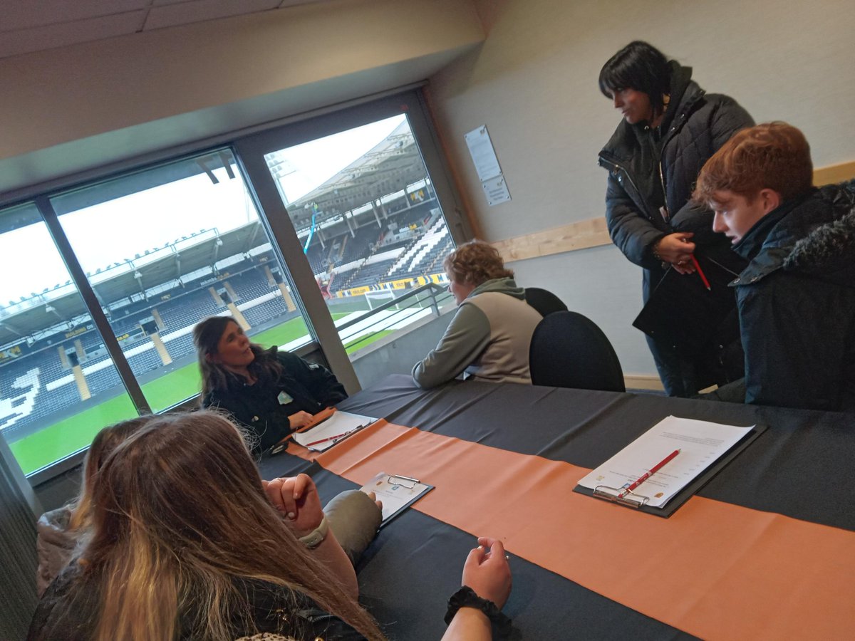 CentreSullivan's tweet image. Students @CentreSullivan &amp;amp; @boulevardcentre enjoyed their taster session at the MKM Stadium today to see the 'Run With It' programme #Localinitiatives #CommissionedPlaces #LearningInDifferentWays