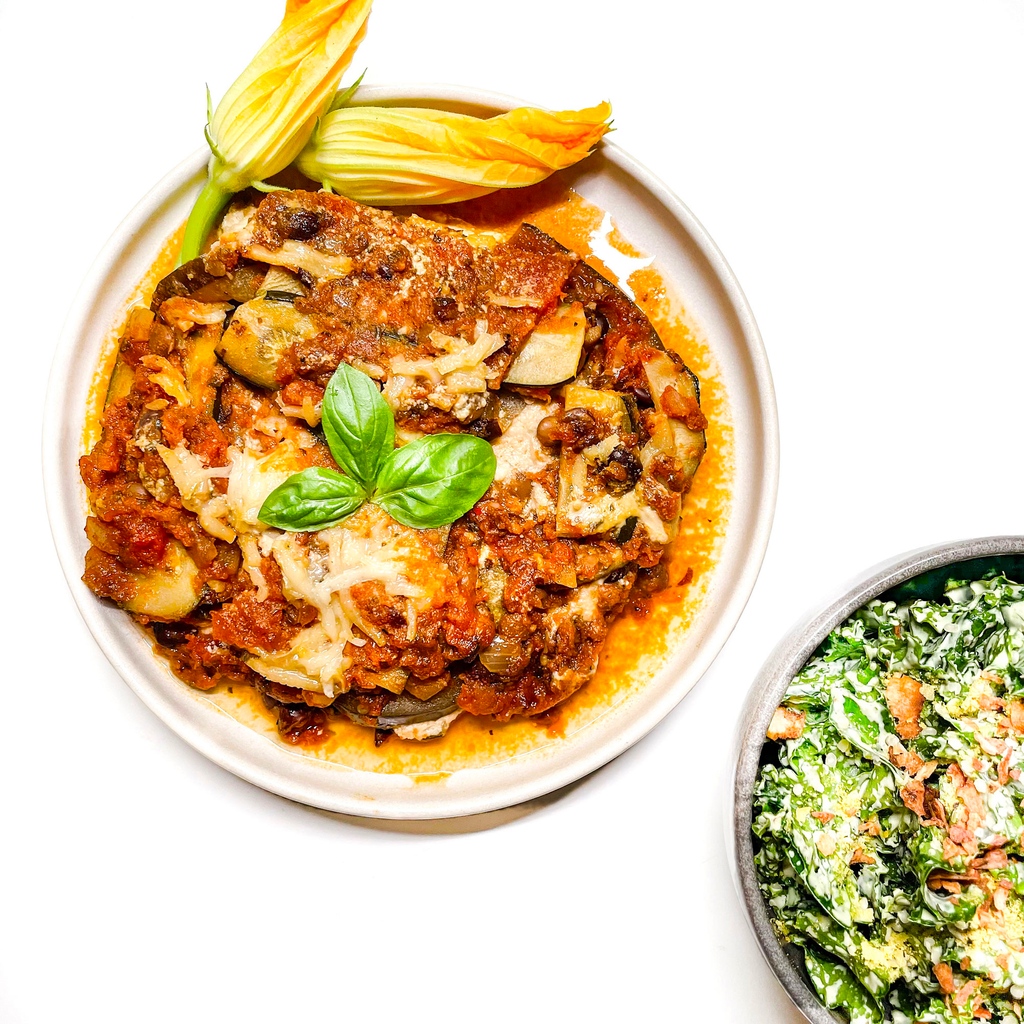 Pure Comfort! Lasagna and Caesar salad.

#plantbased #plantbasedmarket #plantbasedrestaurant #pastalesslasagna #kalecaesar #toronto #collegestreet