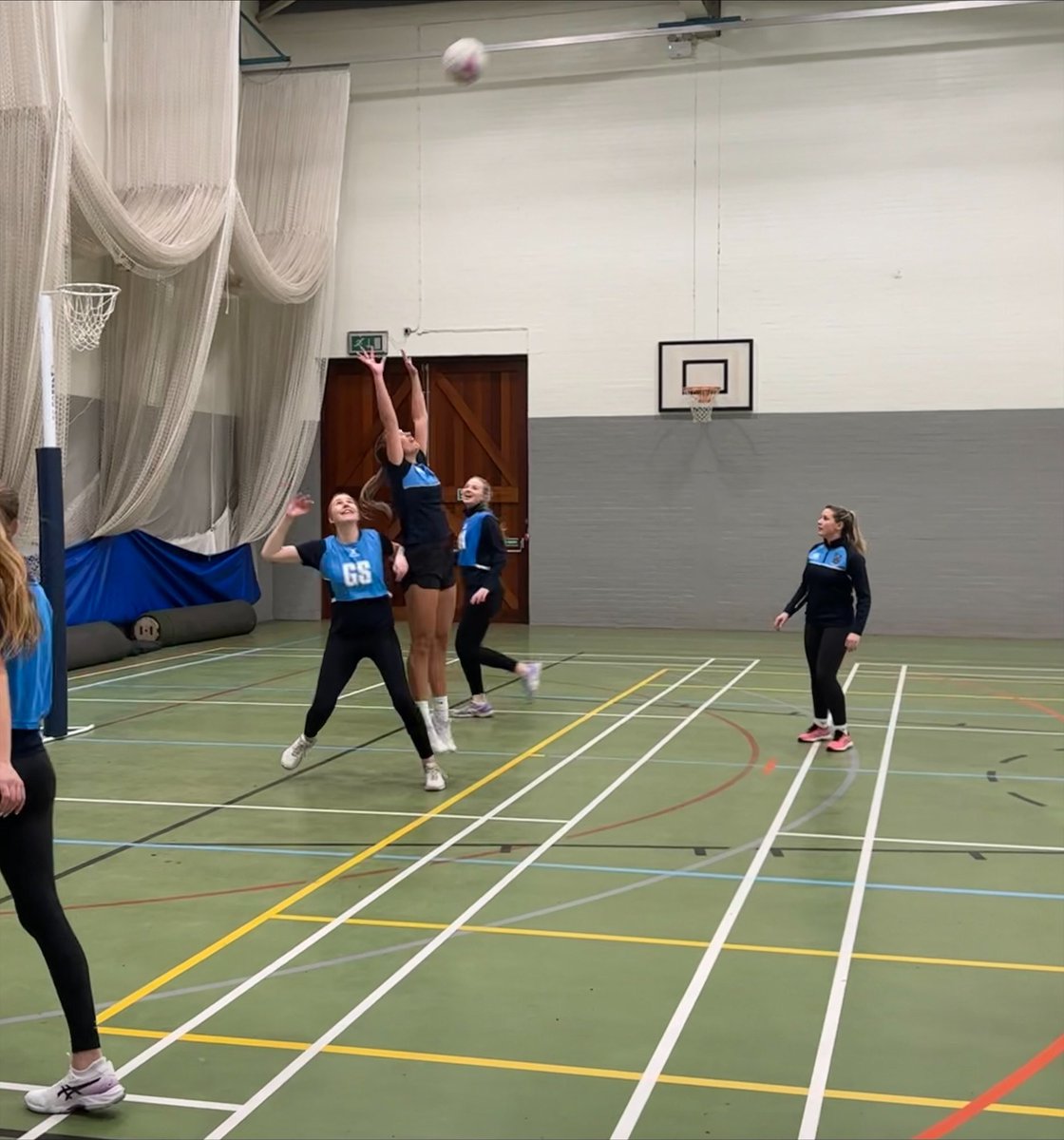 StPetersYork's tweet photo. The U19 &amp; U14 Netball squads have been training with intensity in preparation for the Regional Round of Netball National Schools that takes place this weekend at the EIS in Sheffield. Their drive, resilience and purpose has been admirable!
Best of luck girls! 👏🏼 #StPetersSport https://t.co/3fNDzAKmOP