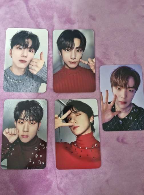 몬스타엑스 마뮤테 미공포 판매합니다  💜 장당 0.6 (주헌0.4) 💜 5명 일괄 2.5 💜 미개봉 앨범 장당 0.4 💜 운미포 준등기, 반택 가능  ❗️여러장 가능합니다  https://t