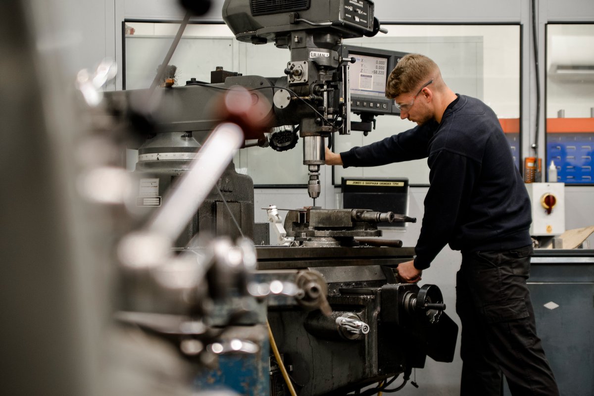 Capturing the niche volume machining and fixture manufacturing during our recent photography day at Vertex!  #fixtures #machining #schoolphotoday #ukmfg Lots more to see at vertex-eng.co.uk!