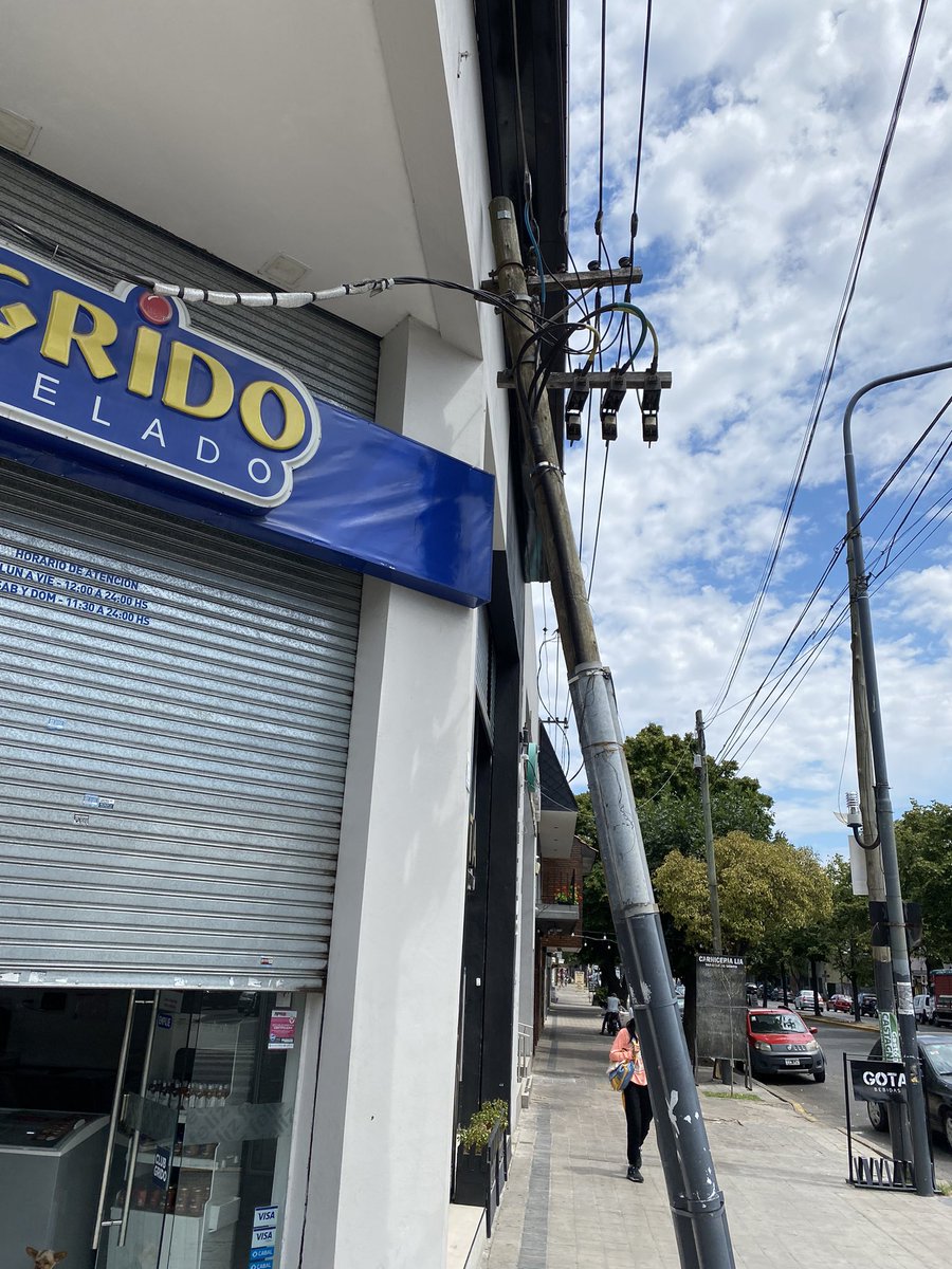 pelumjrb's tweet photo. Están esperando a que se caiga para venir a arreglarlo?? @EDELAP__Oficial . Reclamo hace más de 10 días. Calle 7 esq 74 @eldialp @RED92cadadiamas https://t.co/k3fkwA2d9i
