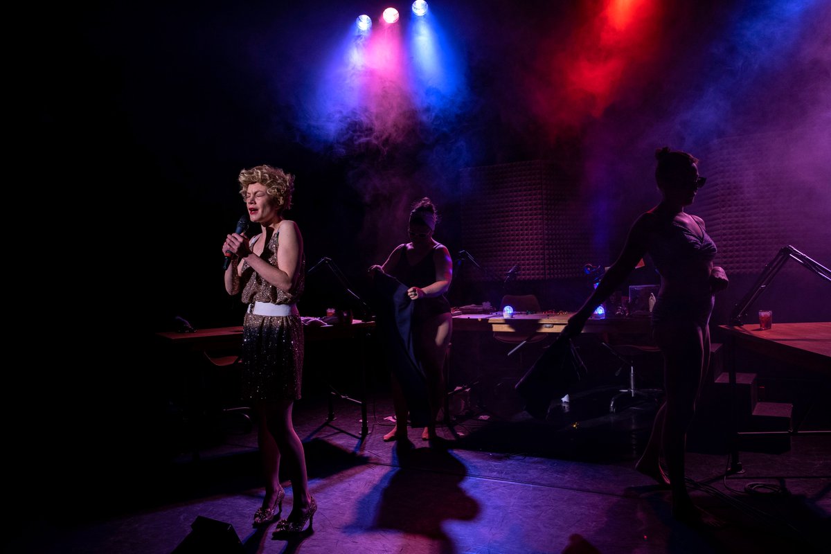 📌 [J'AI SI PEU PARLÉ MA PROPRE LANGUE] 📌
Retrouvez l'équipe demain pour une représentation à La Manekine !