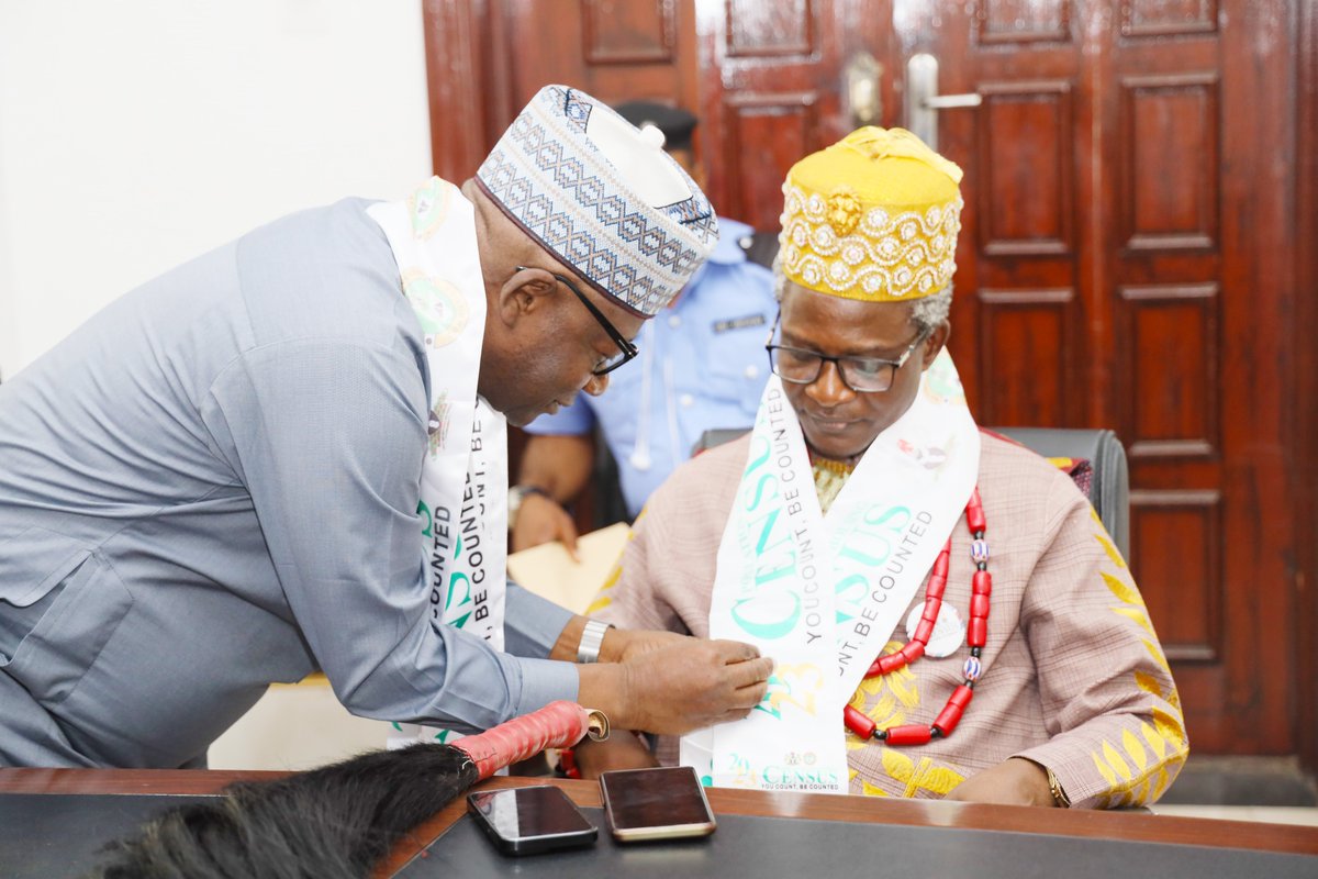 natpopcom's tweet photo. #PhotoNews: In continuation of the advocacy visits to key stakeholders to create awareness &amp; solicit support for the 2023 Census, the NPC Chairman, Hon. Nasir Isa Kwarra visited the Och' Idoma, HRM Agabaidu, Dr. Pst. John Odogbo Abagaji Elaigwu at his palace in Makurdi– 25:01:23 https://t.co/g4VV1YSUGt