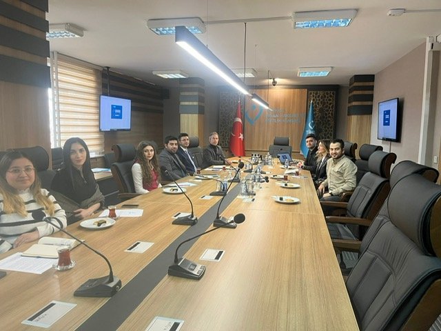 tihek_kurumsal's tweet photo. Sağırlar Gençlik Federasyonu Kurumumuzu ziyaret etti. 
Federasyon heyetiyle yapılan görüşmede Kurumumuzun görev ve yetkileri ile Federasyonun amaçları çerçevesinde kurulabilecek iş birliğine yönelik görüş alışverişinde bulunuldu. 
@muharremkilic1 @SagirlarGencFed https://t.co/JDivTnnNaj