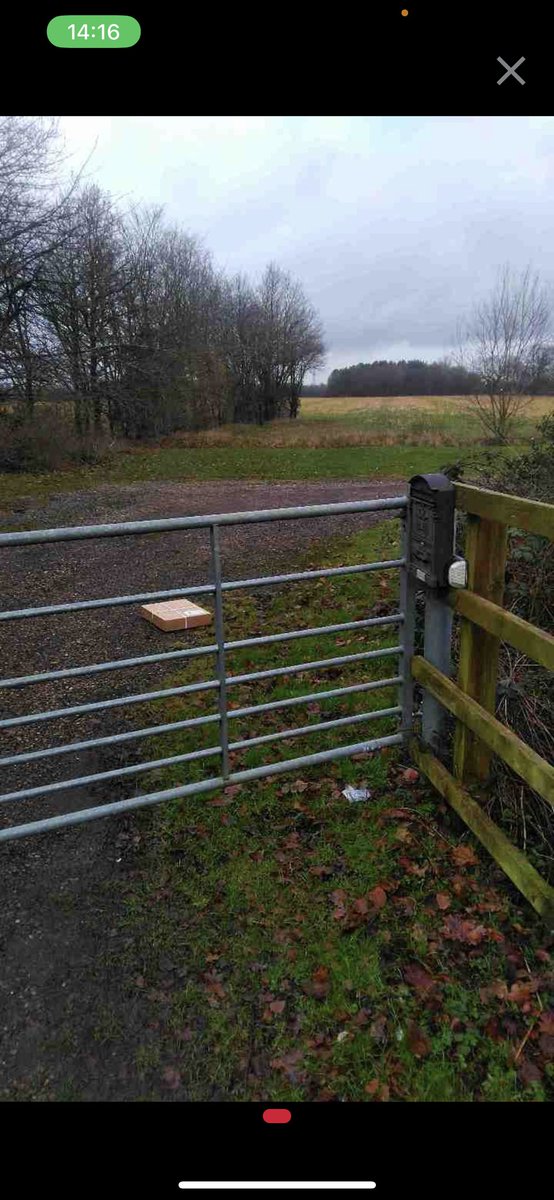 Romabusinesstip's tweet image. So this is @DPDUK driver idea of delivering my son’s wedding photo! Cust. service answer was contact supplier of goods to raise complaint! Driver back at depot! #servicefail #boycottdpd #notourproblem