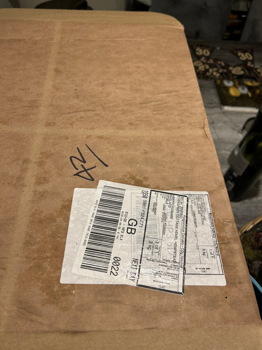 Romabusinesstip's tweet image. So this is @DPDUK driver idea of delivering my son’s wedding photo! Cust. service answer was contact supplier of goods to raise complaint! Driver back at depot! #servicefail #boycottdpd #notourproblem