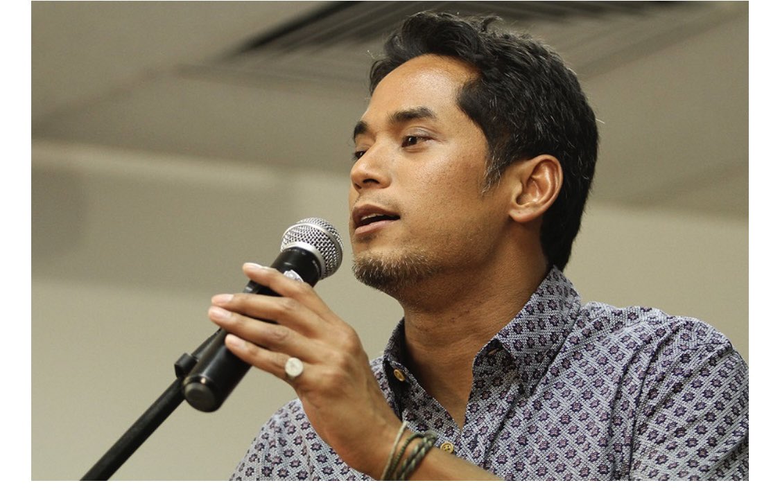 Budak-budak Zahid Hamidi bergembira yang Khairy Jamaluddin mungkin akan ditendang keluar dari Umno. Mereka tak sedar yang orang muda ramai sokong Khairy. Lebih ramai orang muda akan pulau Umno sekiranya Khairy dipecat.