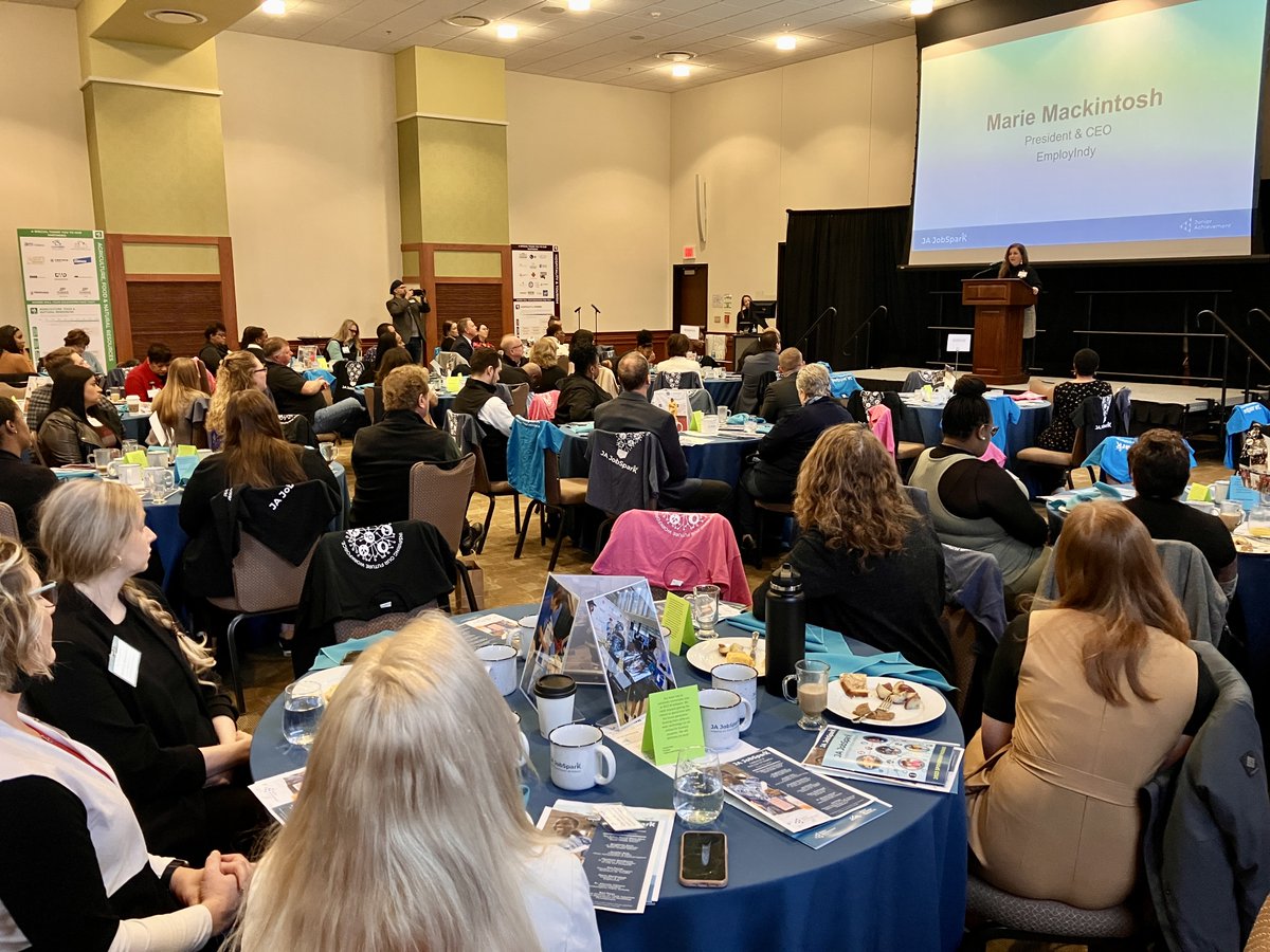 VictoryCollPrep's tweet photo. They were wonderful!
And, we enjoyed hearing from our friends at @EmployIndy as a part of the kickoff program this morning! Here's to a #JAJobSparkIndy 2023 full of fun and impact for students, educators, and volunteers alike! https://t.co/sDA75m2bh3