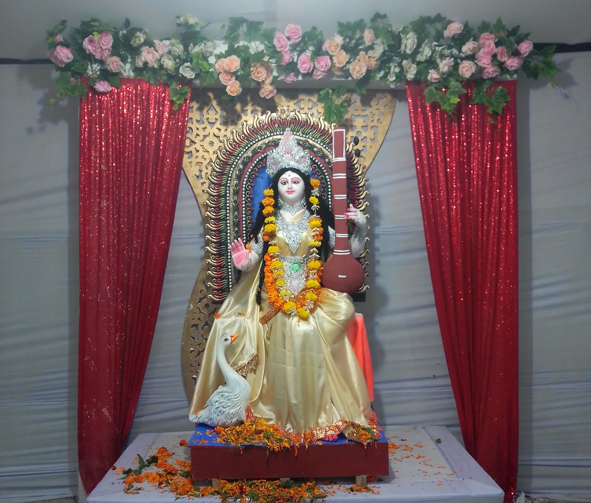 Srijonghosh5's tweet photo. আজকের এই শুভ দিনে সকল ছাত্র-ছাত্রী মেতে উঠুক বীণাপাণির আরাধনায়।সকলকে জানাই সরস্বতী পূজার শুভেচ্ছা ও ভালোবাসা! https://t.co/L20B4gOrJT