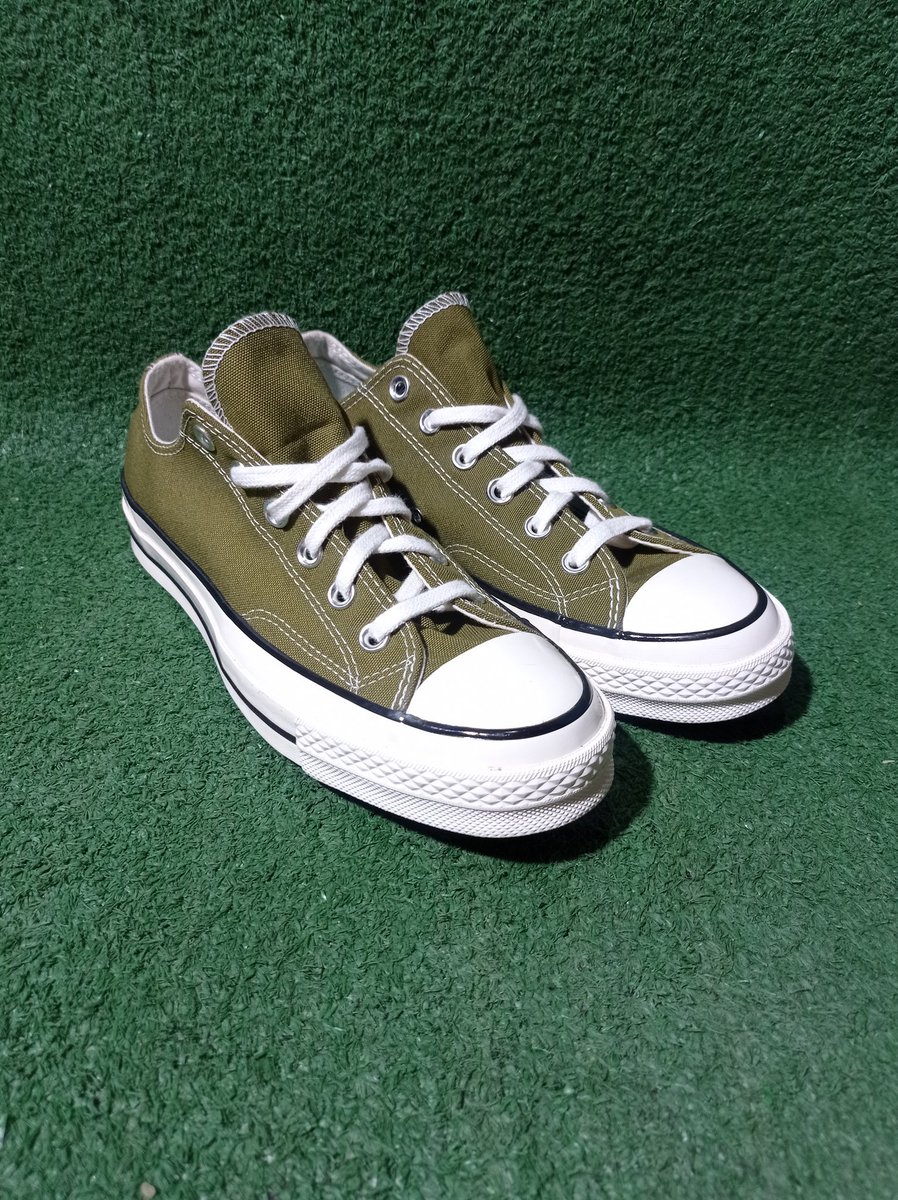 lelanglawas's tweet photo. Detail #LawasMalamJumat - Kamis, 26 Januari 2023 

#Lawas8
Converse Chuck Taylor All Star 1970s Low - Dark Moss Egret Olive
Size 41 (26) cm
UK 7,5
Warna masih oke dua-duanya, sebelah kanan ex-display
Insole raib
MULUS BENER!
BNWOB!! (Brand New Without OG Box) https://t.co/Y2xqctXxFP