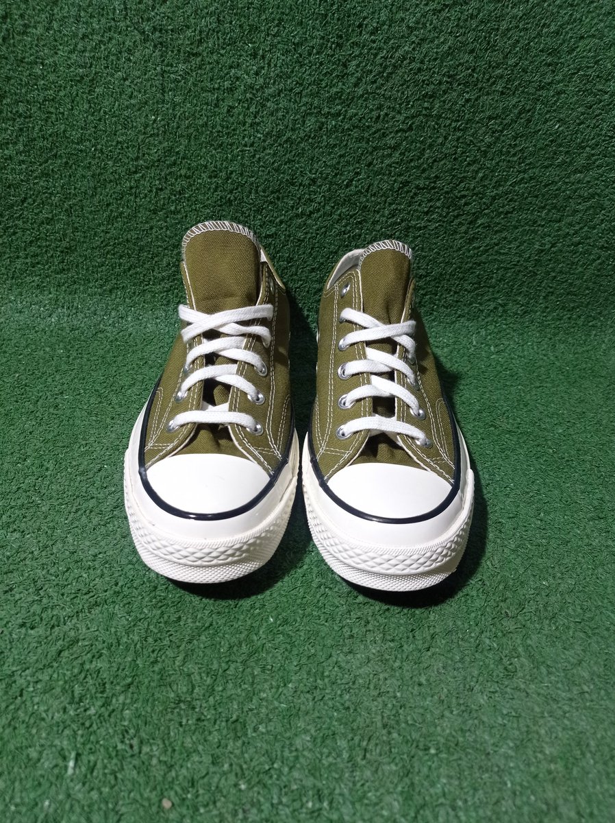 lelanglawas's tweet photo. Detail #LawasMalamJumat - Kamis, 26 Januari 2023 

#Lawas8
Converse Chuck Taylor All Star 1970s Low - Dark Moss Egret Olive
Size 41 (26) cm
UK 7,5
Warna masih oke dua-duanya, sebelah kanan ex-display
Insole raib
MULUS BENER!
BNWOB!! (Brand New Without OG Box) https://t.co/Y2xqctXxFP