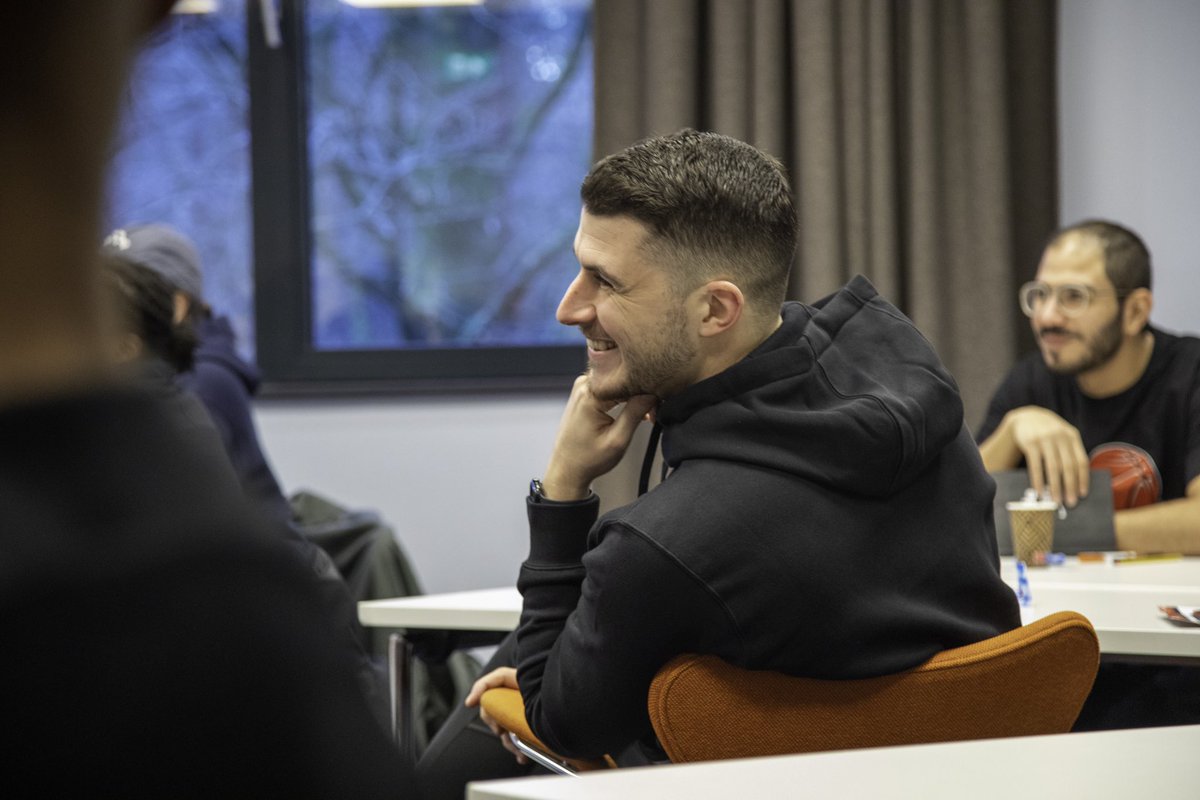 gd_hodgson's tweet image. In June ‘22 we (@ICOACHKIDSWORLD, @YouthSportTrust International &amp;amp; @Nike #MadeToPlay) started a project to recruit, train and deploy youth sport coach educators in Amsterdam, Barcelona, Berlin, London, Milan and Paris.

Last week, we met face to face to begin training at @KNVB