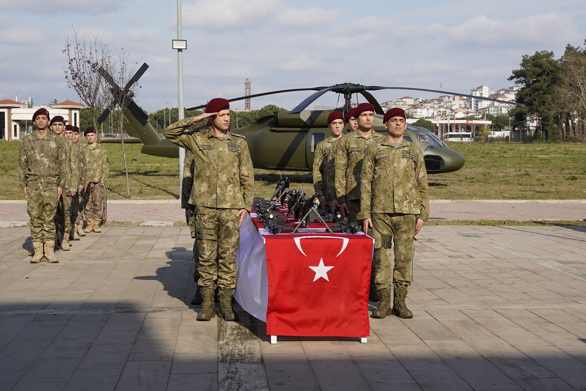 FnaIgewWYAEwJCy?format=jpg&name=large