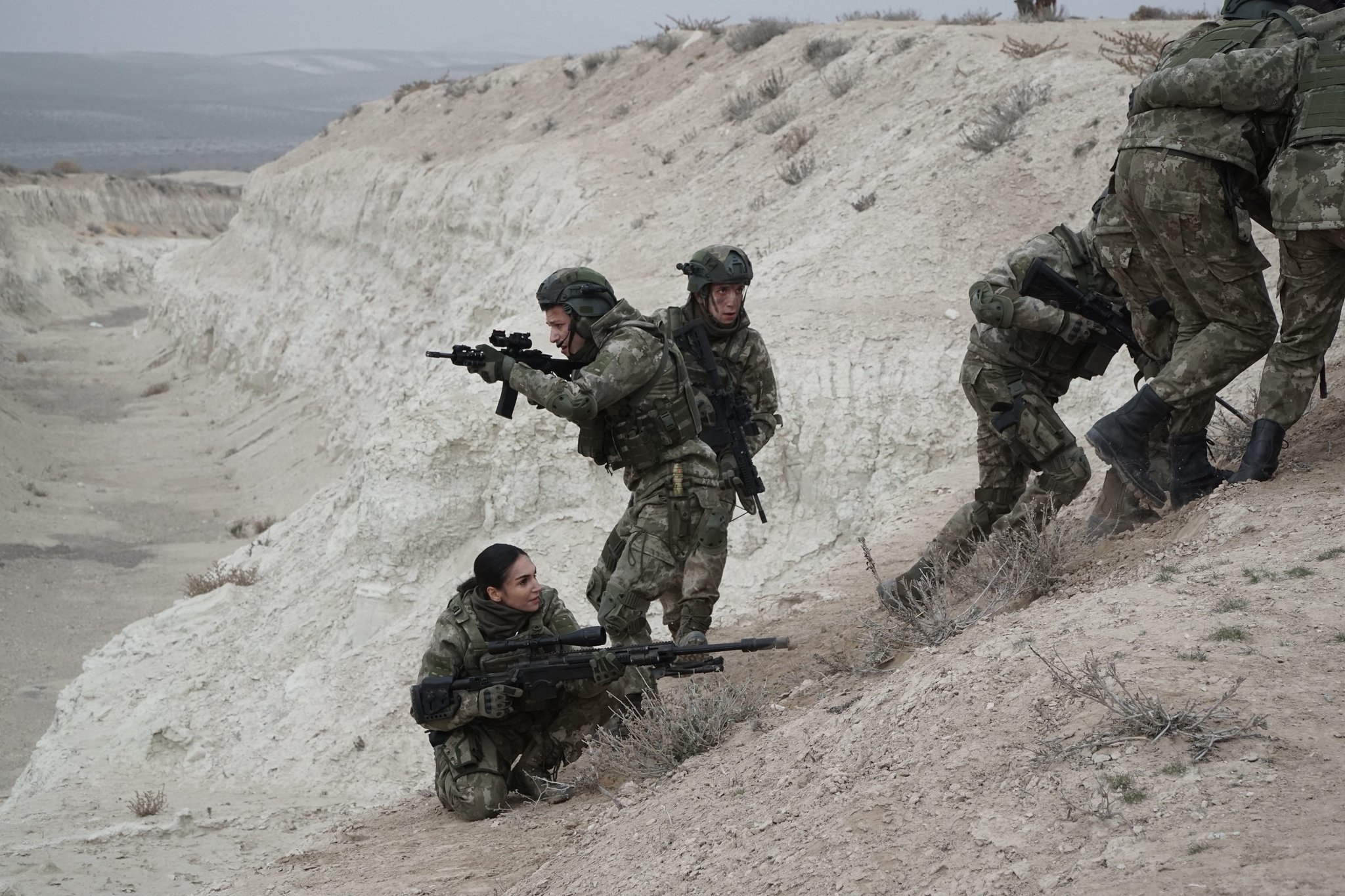 FnaIqbCXkAAKXf7?format=jpg&name=large