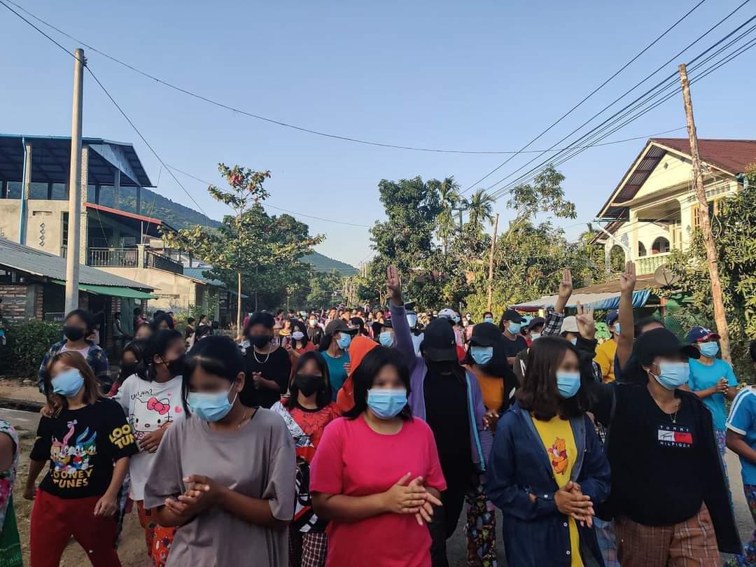 In Launglone Township, young students led a demonstration to eradicate the fascist military dictatorship by holding a banner saying 'against fake elections and wipe out the military dictatorship.'

#2023Jan26Coup #WhatsHappeningInMyanmar