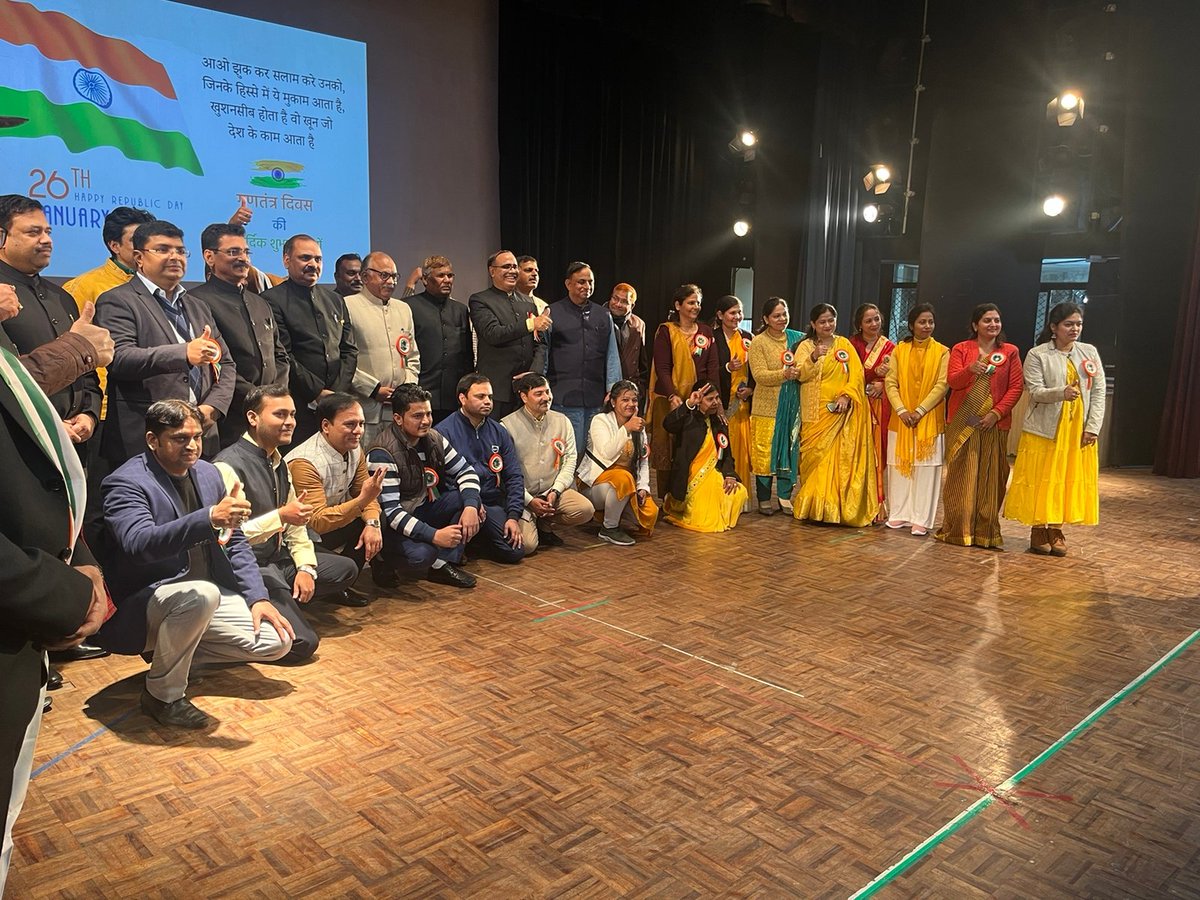 इस अवसर पर गन्ना आयुक्त कार्यालय की सांस्कृतिक समिति द्वारा गन्ना किसान संस्थान के प्रेक्षागृह में आयोजित देश भक्ति से ओत-प्रोत भव्य सांस्कृतिक कार्यक्रम ने सभी दर्शकों का मन मोह लिया। अध्यात्मिक भजन ‘‘हमने आंगन नहीं बुहारा‘‘ के साथ कार्यक्रम का समापन हुआ। <a href="/UPCane/">Cane Development UP</a>