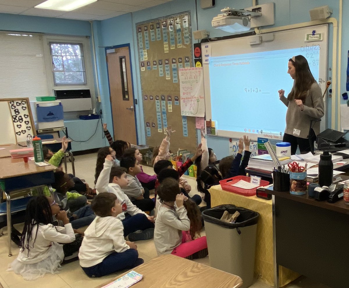 Another great day of @GreatMindsEd PD with a collaborative lesson with Coach Stefanie, Ms Philbrick and some awesome 2nd graders @ViolaAchieves as Ts from all over @SuffernCSD look on! #MountiePride #OneSuffern