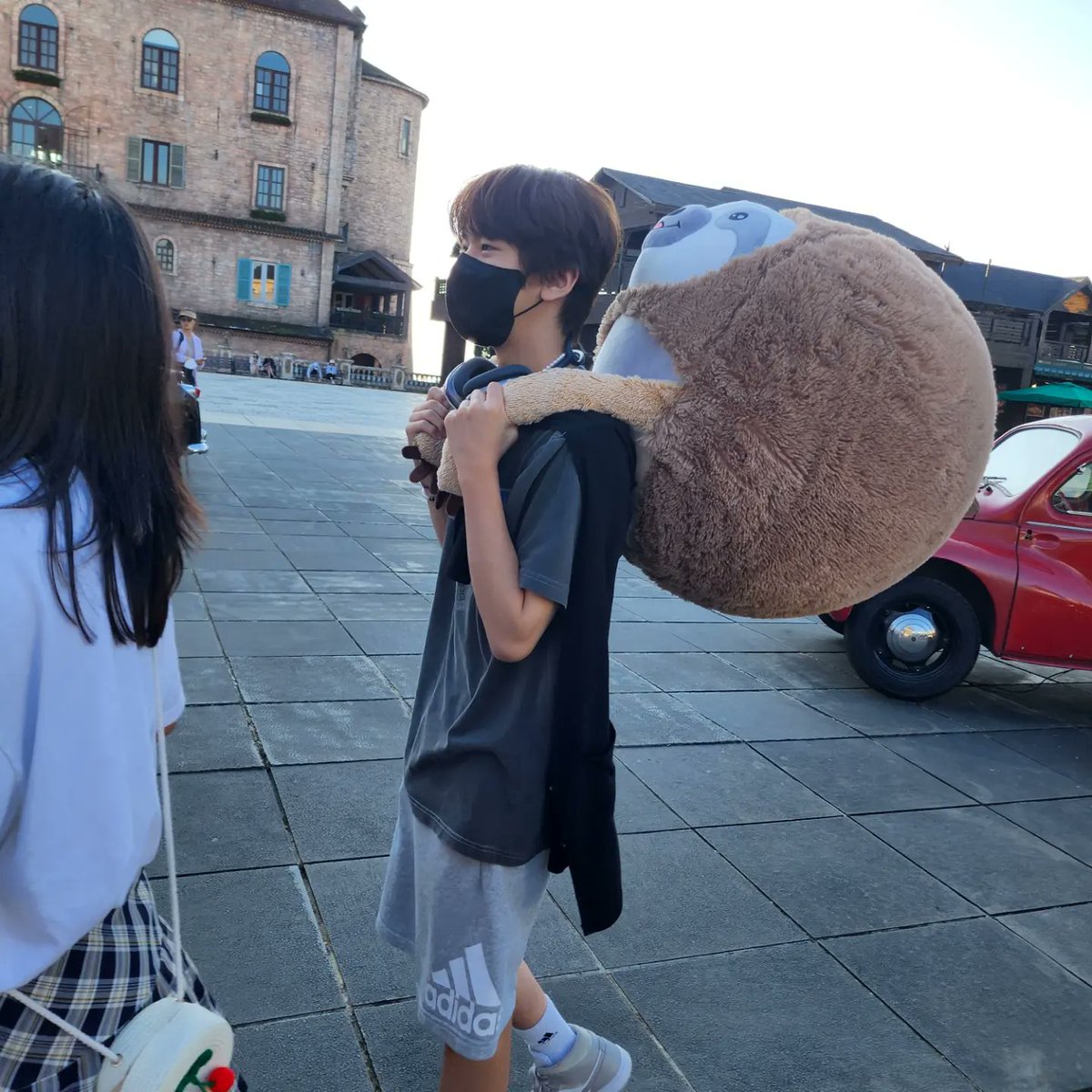 Kiminkwan77's tweet photo. Happy birthday to Minhyung♡♡
#MINHYUNG https://t.co/Z9yvKpyDEG