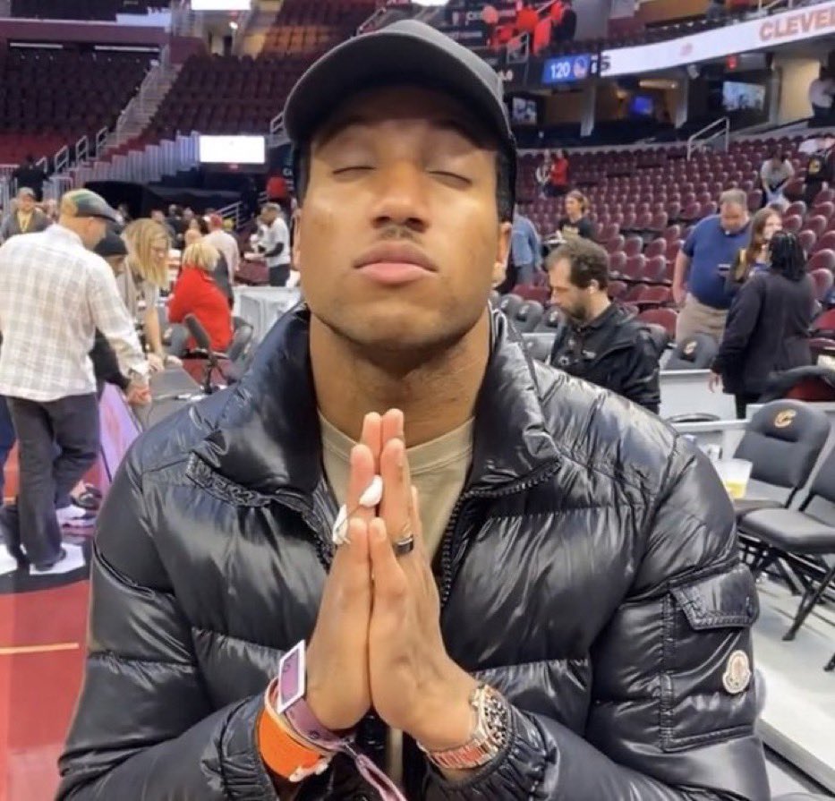 Praying that Lamar Jackson gets paid and he gets the weapons he deserves