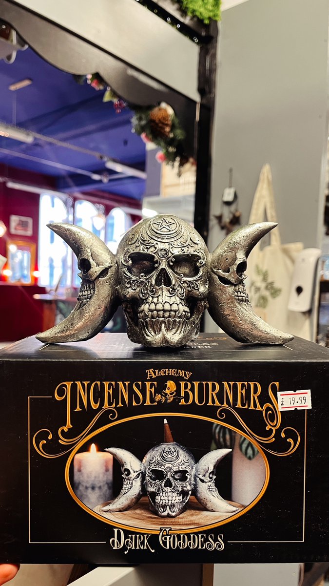 UrbanGreenbank's tweet photo. The Dark Goddess Resin Backflow Burner ๐๐ฅ๐
https://t.co/UmCSaYR4an
#urbangreenbank #afflecks #afflecksmcr #afflecksmanchester #afflecksshops #homedecor #decor #homeinterior #witchyvibes #witchythings #skull #gothic #gothinterior #halloween https://t.co/NQ23tPeCVP